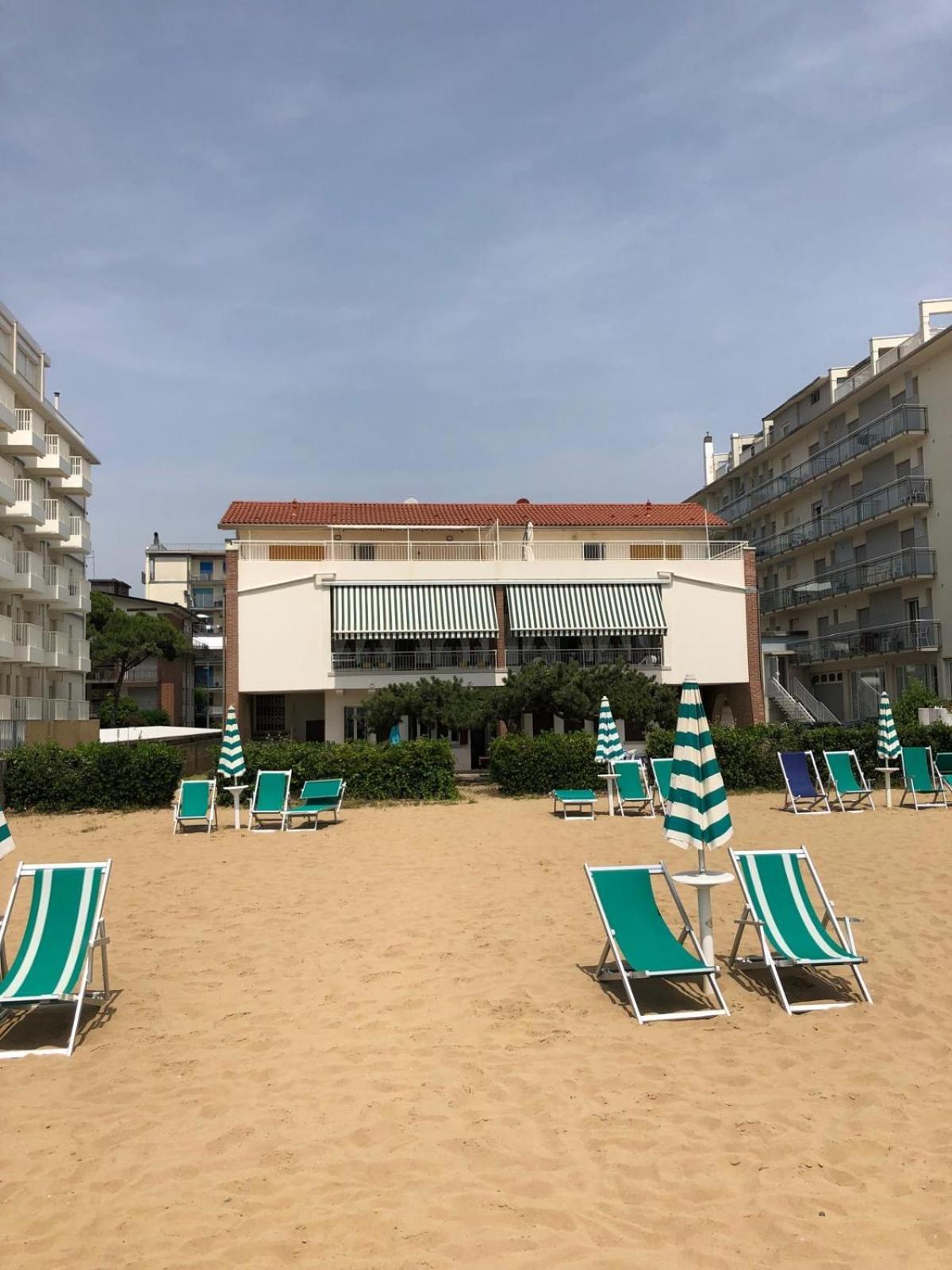 App4Rent Villa Zanetti - Appartamenti Con Spiaggia Privata Frontemare ลิโดดิเยโซโล ภายนอก รูปภาพ